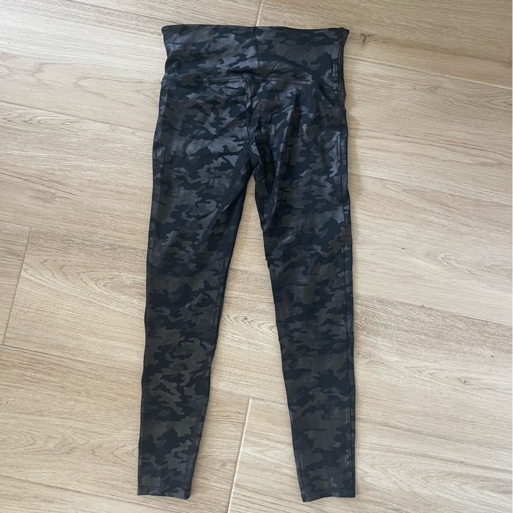 SPANX Faux Leather Camo Leggings Size XL
